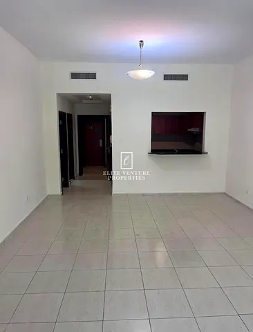 VACANT | SPACIOUS | PRIME LOCATION