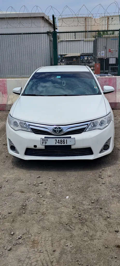 Toyota Camry 2014 — photo 1 of 8