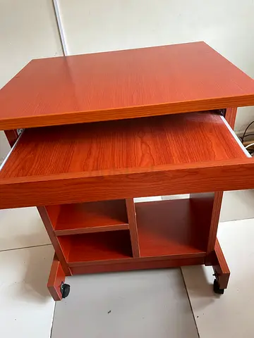 Computer table AED 200 bought 5 months before leaving UAE