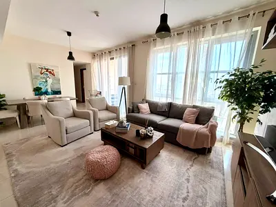 Unfurnished | Large Layout | Mid Floor