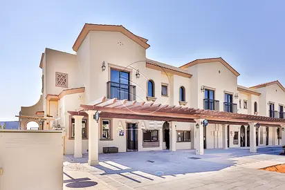 √CASARES | Single Row -CORNER | Prime Location√