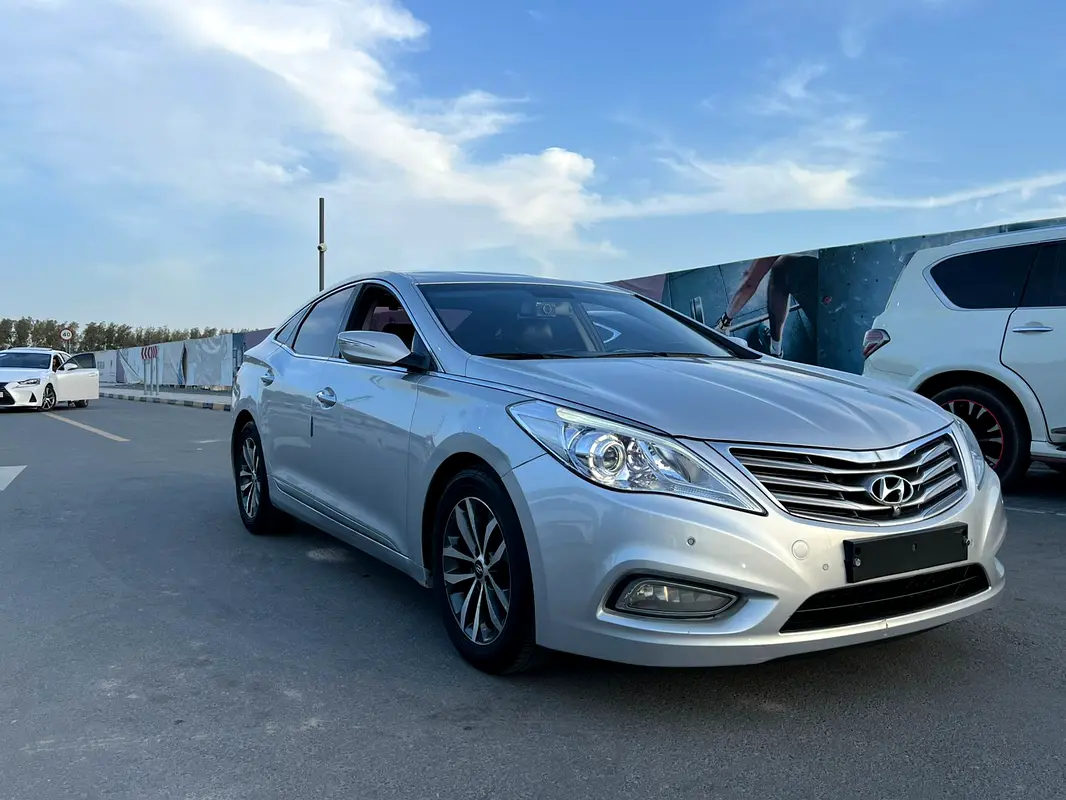 Hyundai Azera 2012 — photo 1 of 11