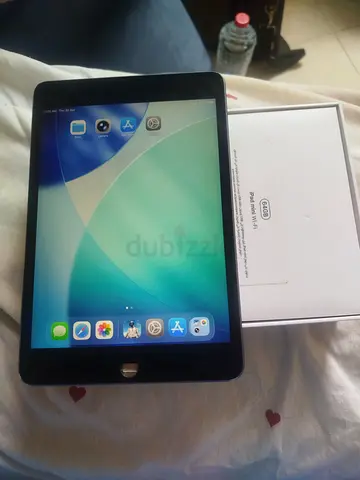 Apple iPad mini  5 64 GB home button missing with box no charger and cable good working condition