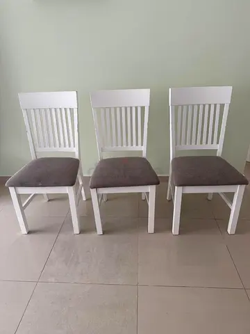 White dining chairs - Total 3