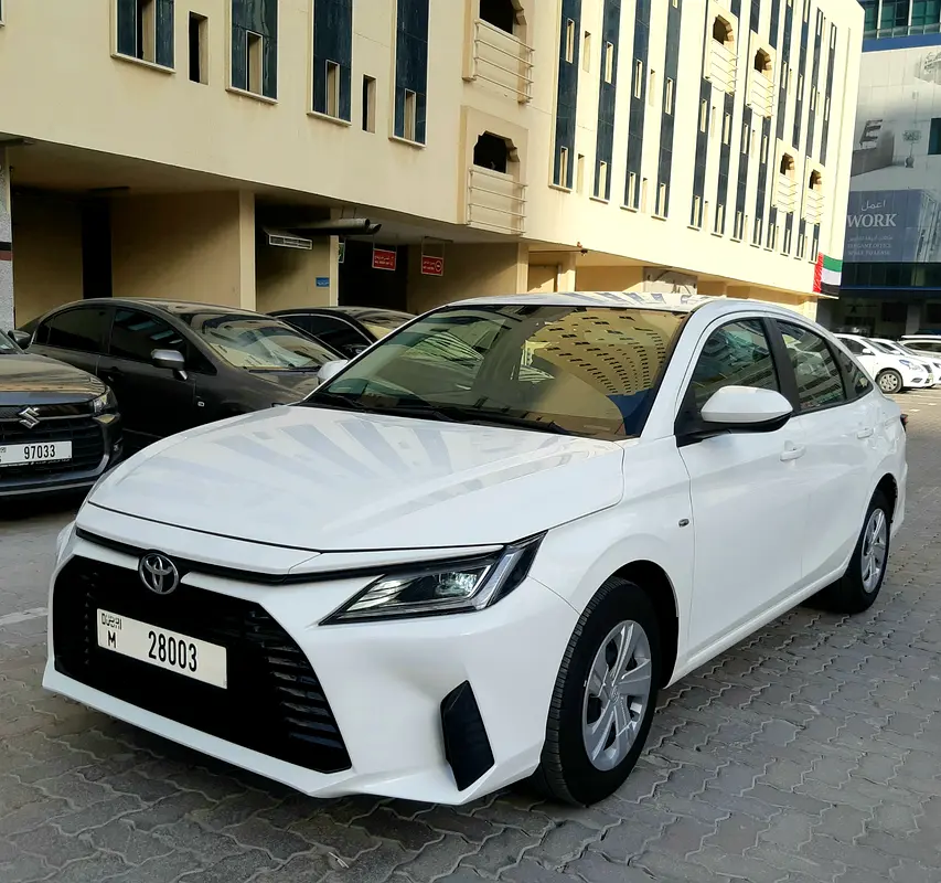 Toyota Yaris 2023 — photo 1 of 18