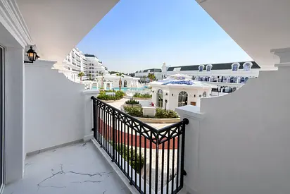 POOL VIEW | ELEGANT STUDIO | PRIME LOCATION
