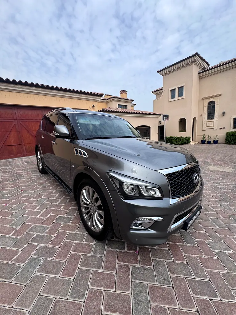 Infiniti QX80 2017 — photo 1 of 8