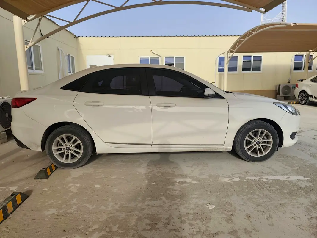Ford Escort 2020 — photo 1 of 10