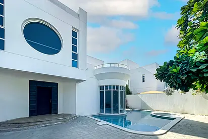 Stand alone| Private pool | 5 Bedrooms| Renovated
