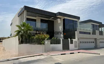 Exclusive Pool | Ready | Strategic Location