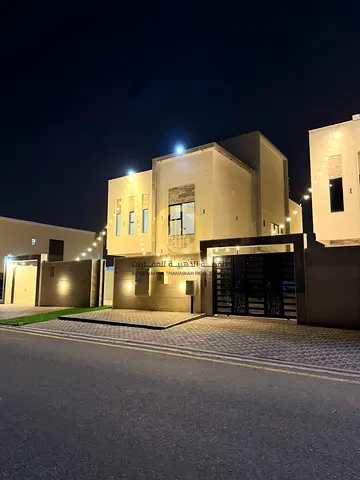 للبيع فيلا في منطقة بساتين الزبير. بموقع مميز وحيوي وقريب من كافة الخدمات