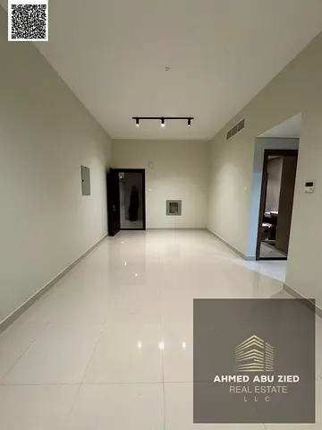 Brand new apartment with 3 bedrooms (1 master), very spacious living room, fully equipped kitchen,