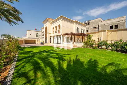 Renovated Villa | G+1+R+ SERVANT QTS | With Pool