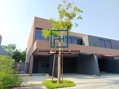 3BED CORNER - ALL MASTERS - FREEHOLD - GOOD LOCATION