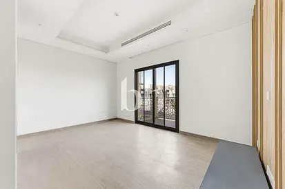 Vastu | New | Corner | By Metro | Vacant