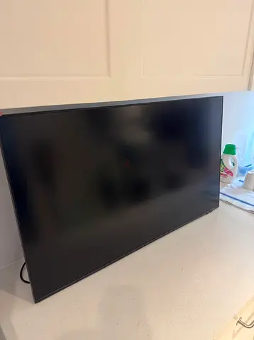 Samsung 43” 4K UHD Smart TV (AU8000) – Excellent Condition