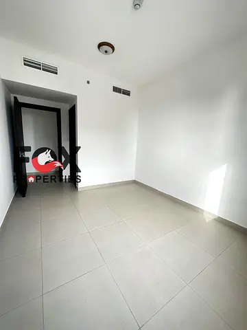 غرفه وصاله للايجار السنوي في عجمان منطقة النعيمية 1 شهر مجاني  باركينج مجاني  خزائن حائط تاني ساكن  السعر 33000 4او6 دفعات  تامين شيك