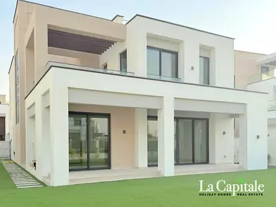 BACKING A WIDE GREENBELT | STANDALONE LUXURY VILLA