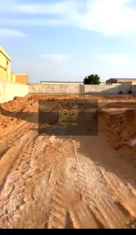 A compound consisting of land, storage rooms, a guard's room, a kitchen, and a bathroom. Suitable for all activities. Electricity: 70