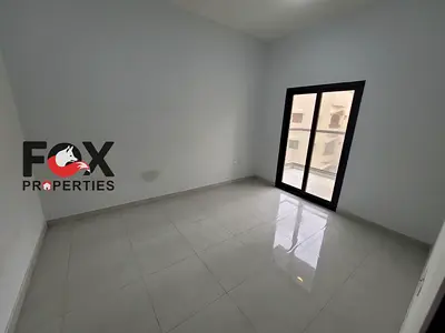 شقة غرفتين وصالة اول ساكن بناية حديثة للايجار السنوي بمنطقة النعيمية 1 - بجوار مدرسة الحكمة يوجد بالشقة بلكونة اطلالة مفتوحة خزائن بالحائط قريبة من ال