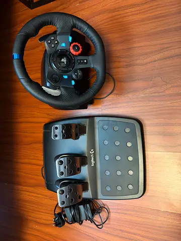 Logitech G29 Driving Force Wheel + Pedals (Good working condition)
