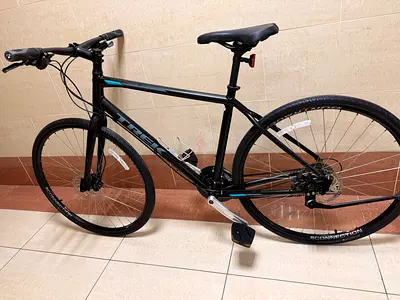 Trek FX2 Hybrid Bike Size Large 700 C wheel