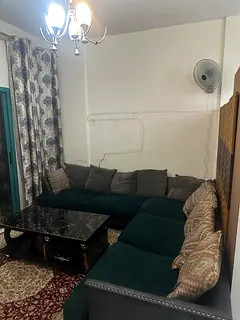 مجلس كبير للايجار اربع بنات ثلاجه شاشه بلكونه  حمام خاص