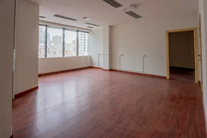 مكتب مقسم للإيجار السنوي في الشارقة المجاز 1 ( ايجار مجاني لمدة 6 شهور ) | تكييف مجاني | مساحة واسعة | مبانٍ تجارية بإطلالة بحرية | تسهيلات في الدفع .