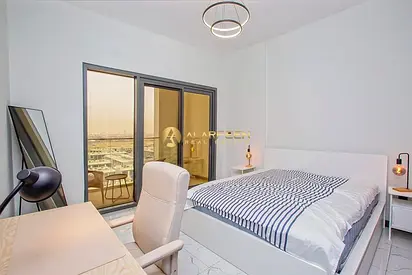 استوديو في الطابق العلوي | مفروش | شرفة | إطلالة على وسط المدينة