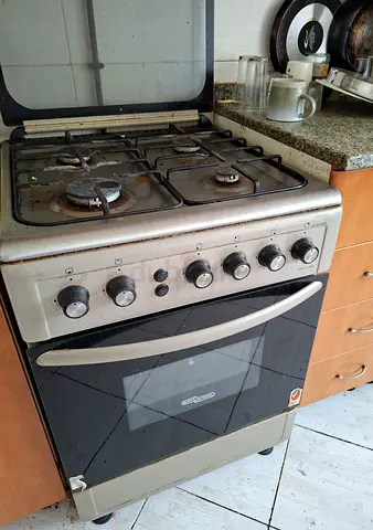 Used freestanding gas oven and 4-burner stove - working condition
