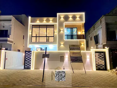 فيلا فاخرة بتصميم عصري، تشطيبات فاخرة، حديقة، ومسبح خاص. يشمل السعر التسجيل.