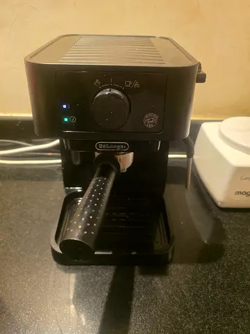 DeLonghi expresso coffee machine