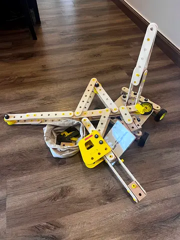 Free Crane construction toy