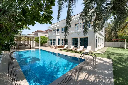 District 8 | 5 Bedroom | Must See | Quiet Street