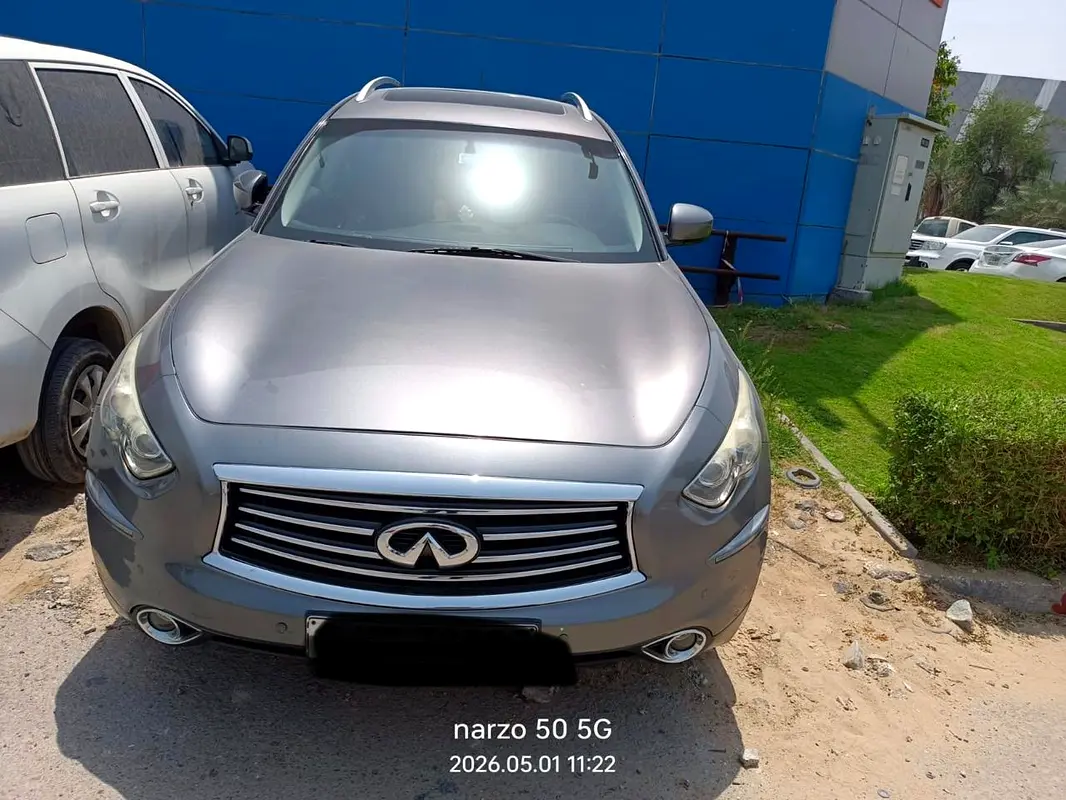 Infiniti QX70 2015 — photo 1 of 9