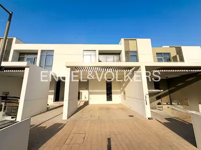 Vacant | Single row | Family community