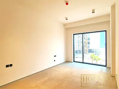 شقة فسيحة بغرفة نوم واحدة | SH Living 1 JVC | شرفة وإطلالة على وسط المدينة