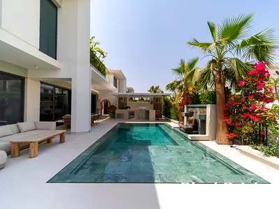 Fully Upgraded | High spec | Private pool