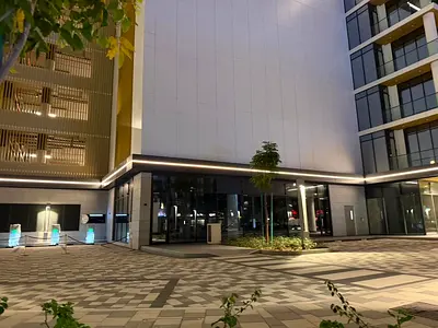 Street side / Corner Unit/ 2 Display Glass Entry