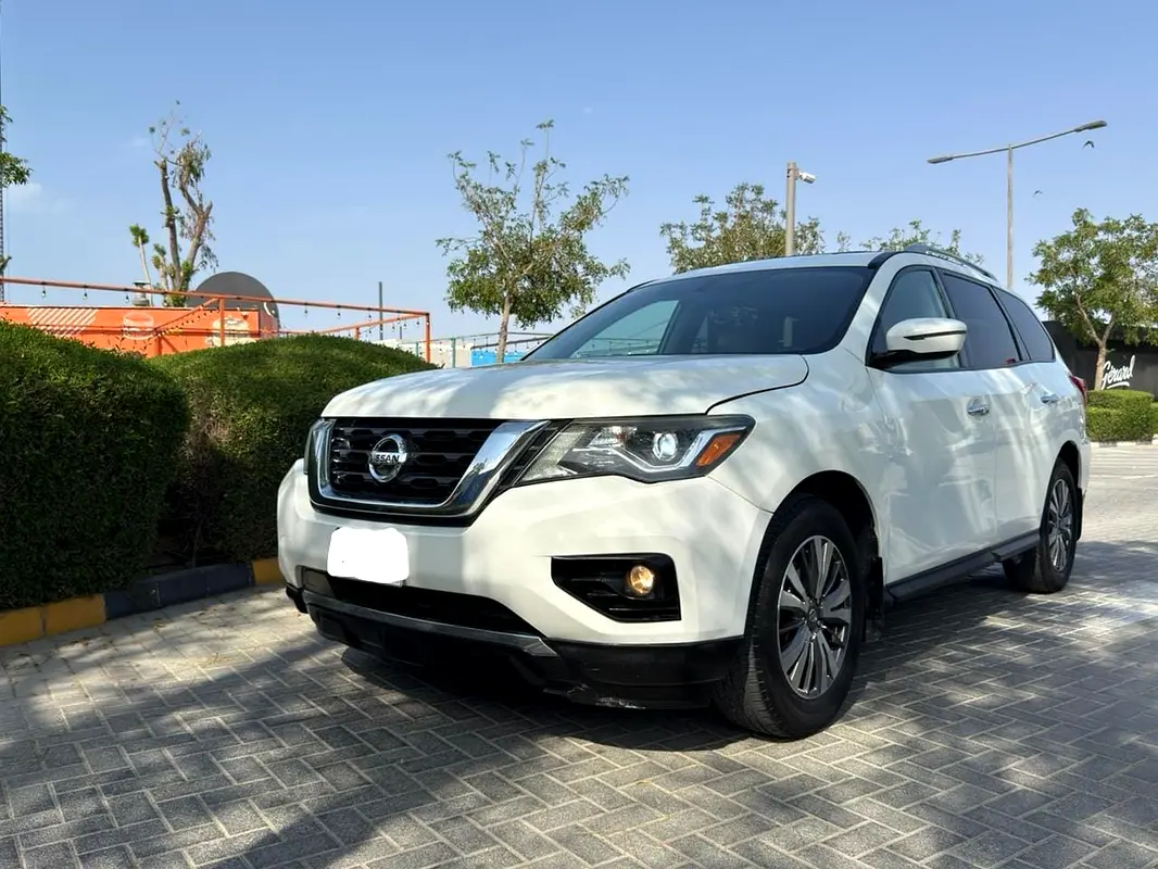Nissan Pathfinder 2018 — photo 1 of 20
