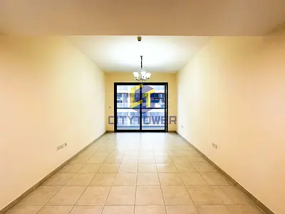 COZY & MODERN STUDIO • HIGH-END FINISHES • FULL AMENITIES • DLRC