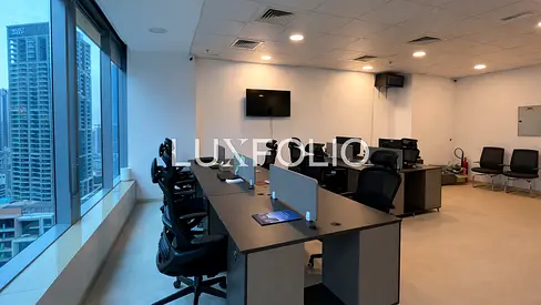 Fitted | Pantry | Close to Metro