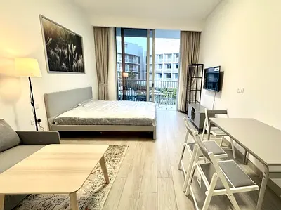 Fully Furnished Studio / Modern Unit| Vacant
