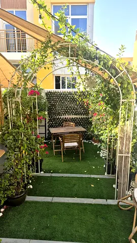 Metal Plant Trellis with Tall Planter (Good Condition)
