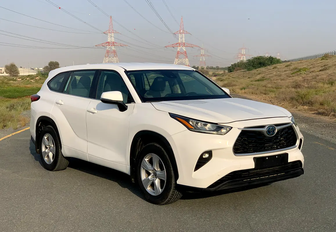 Toyota Highlander 2022 — photo 1 of 14