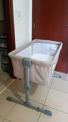 Moving out Sale- Portable chicco bedside bassinet / cradle in very excellent condition