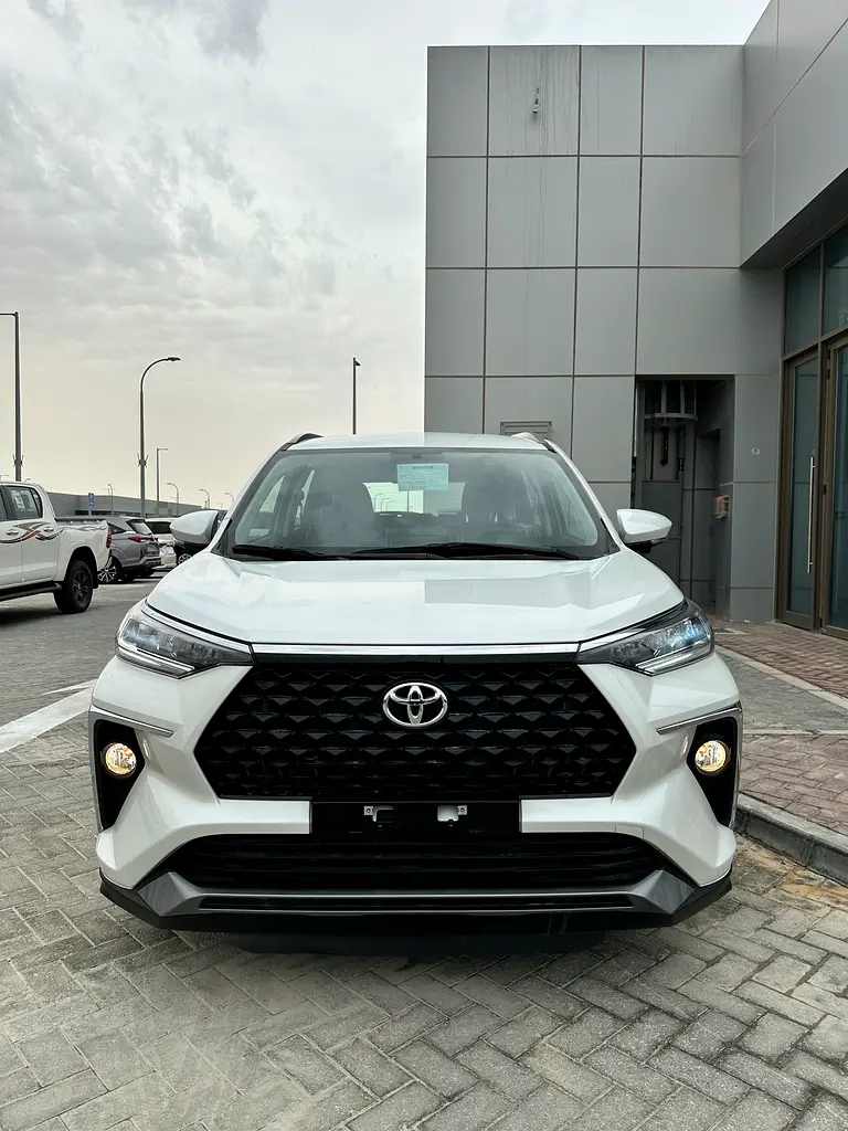 Toyota Veloz 2024 — photo 1 of 13