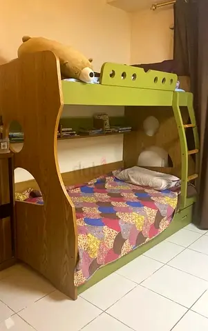 3 beds in 1 with a shelf for books 📚
