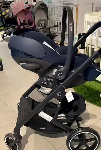 New cybex cloud G+ lie flat car seat with isofix base