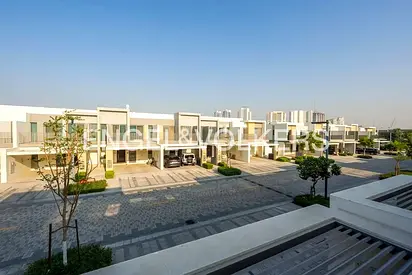 Single Row | Close to Amenities | Private Garden